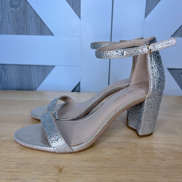 S62. Essex Lane Strappy Sandal Heel Champagne w/ Rhinestones 6.5M - Picture 5 of 6